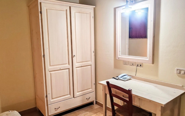 Farmhouse in Marche With Pool & Wine Tours