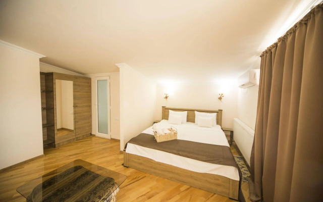 Log Inn Boutique Hotel