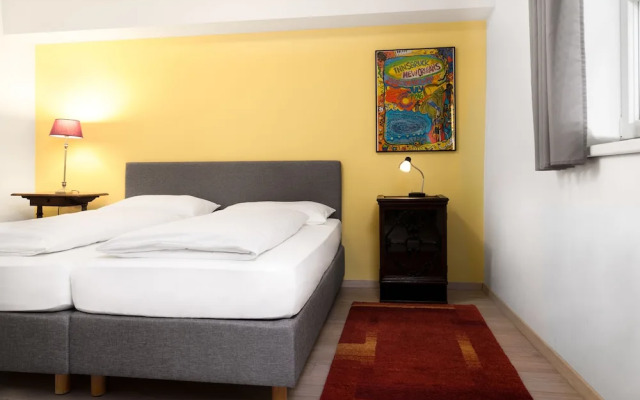 Golden Roof Apartments by Penz