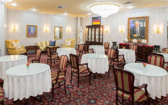 Bristol Hotel, Boutique Collection