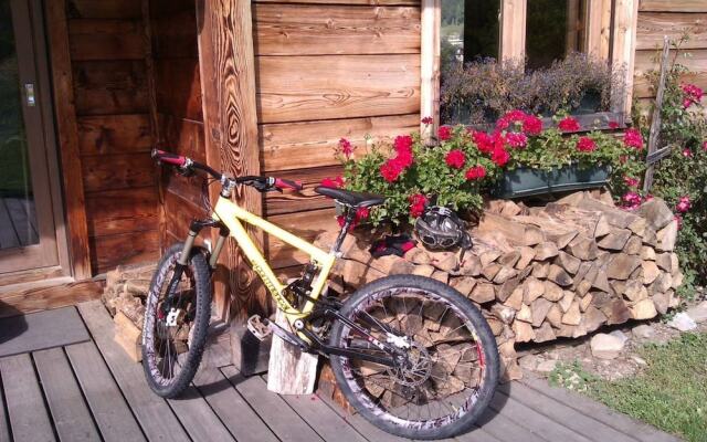 Brilliantly located spacious 4-Bedroom Chalet