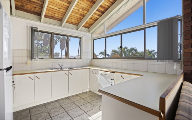 5 Minute Walk to Hastings Street - Unit 9 Descola 6 Noosa Drive – Balcony – Noosa Heads