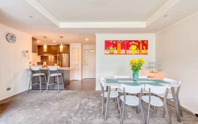 South Melbourne 2 Bed Parking