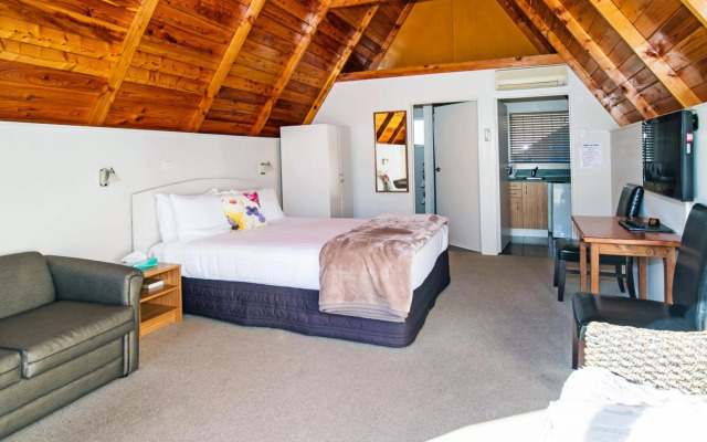 Mountain Chalets Motel