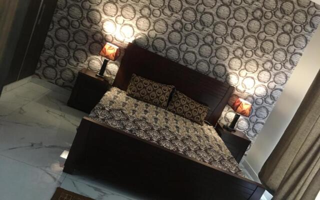 Room near Lums