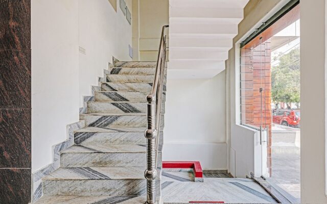 Treebo Silver Stallion