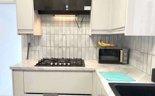 Southsea 5-bed Seaside Retreat- Sleeps 11 & Garden