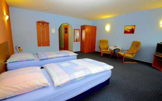 Restaurant & Hostel "Broadway"