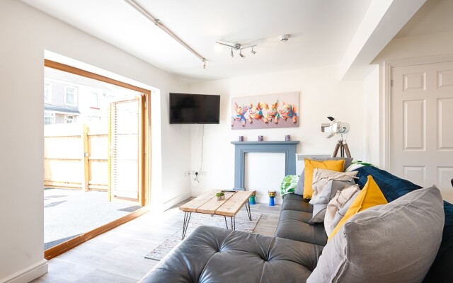 The Nook Close To Swansea Marina