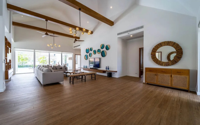 Luxury 7 Bedroom Pool Villa - WL67