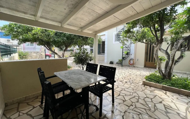Kika Residence - 2 Bedroom House With Barbeque