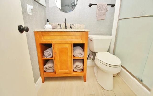 Colony Beach Club 105