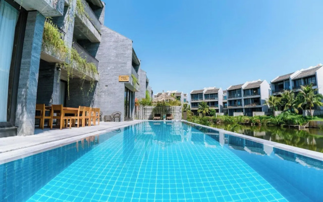 Gold Riverside Apartment & Villa