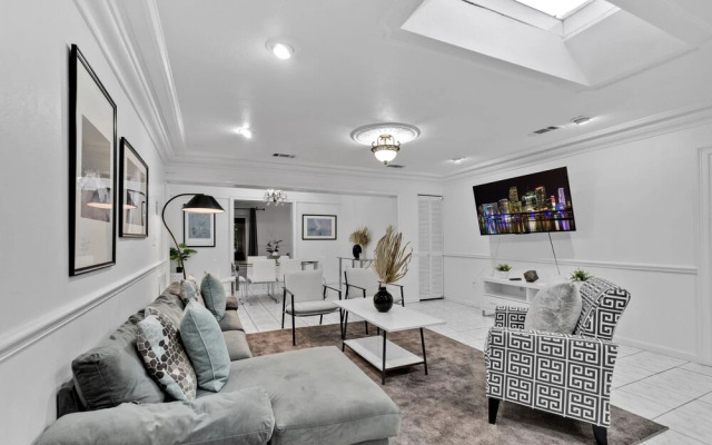 Chateau Michael Luxury Brickell Villa with Pool