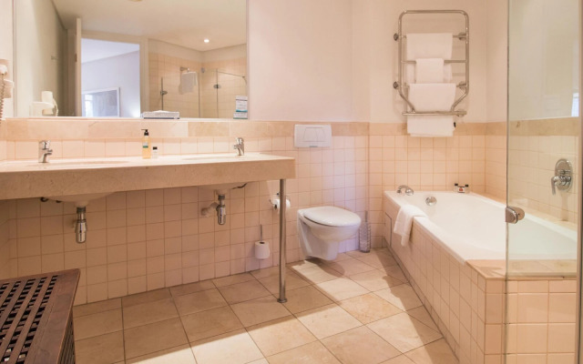 Апарт-отель Waterfront Village