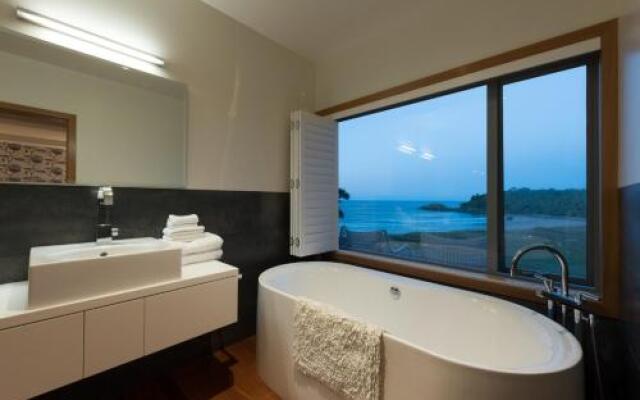 Otaha Beachfront Lodge