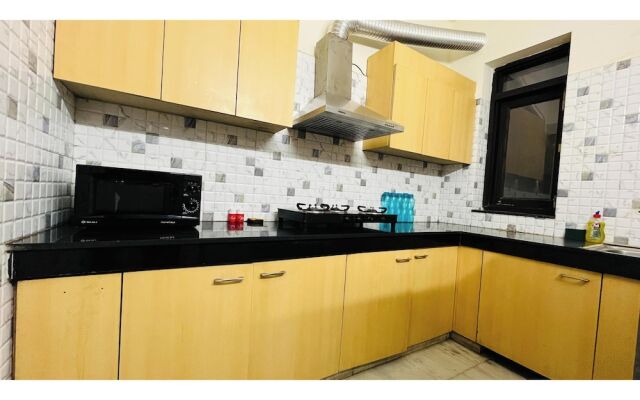Olive Service Apartment Near Artemis