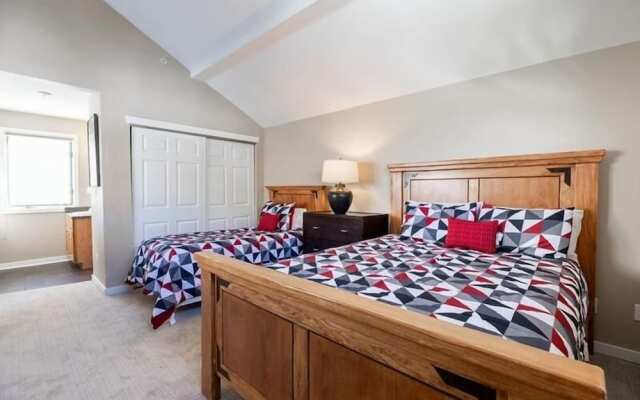 Breakaway West Convenient Condo Near Vail Village by RedAwning