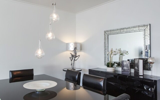 Heart of Theatre District - Pool & Gym