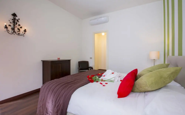 The Square Apartment