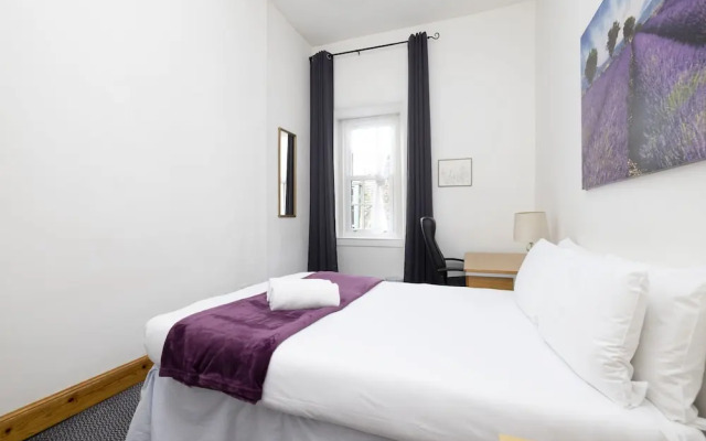 JOIVY Spacious 3 Bed Apartment In The Old Town