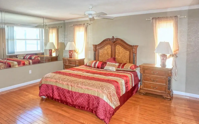 Treasure Island Luxury Intercoastal Home (745)