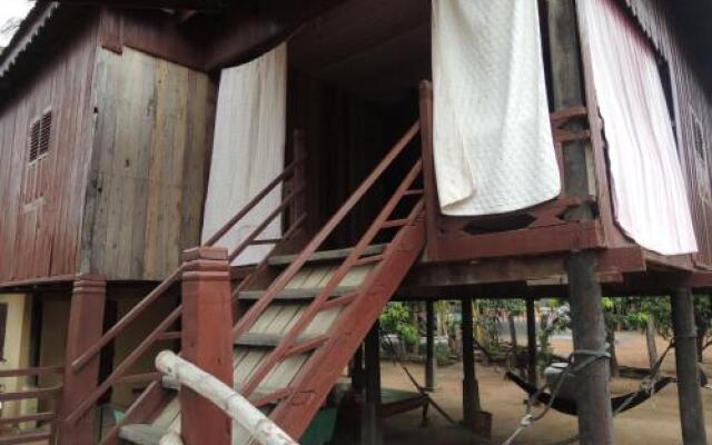 Khoeun Sreymom and Khlot Sopheng Homestay