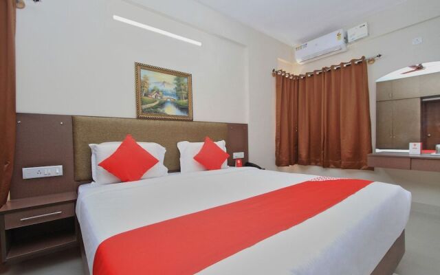 OYO 10379 Hotel Varcity Sapphire