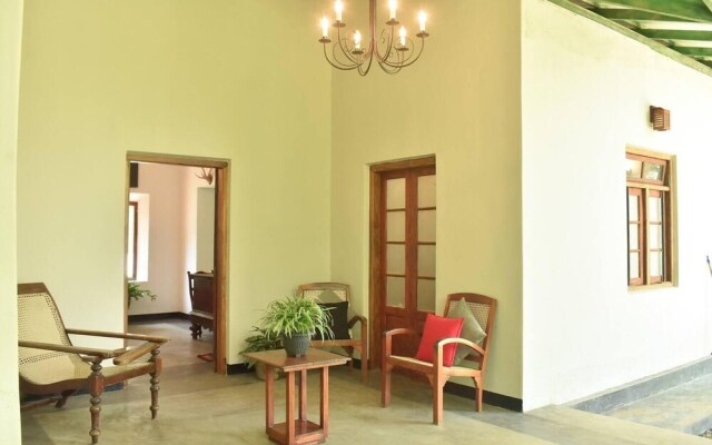 Charming & Historical 3-bed Bungalow in Hikkaduwa