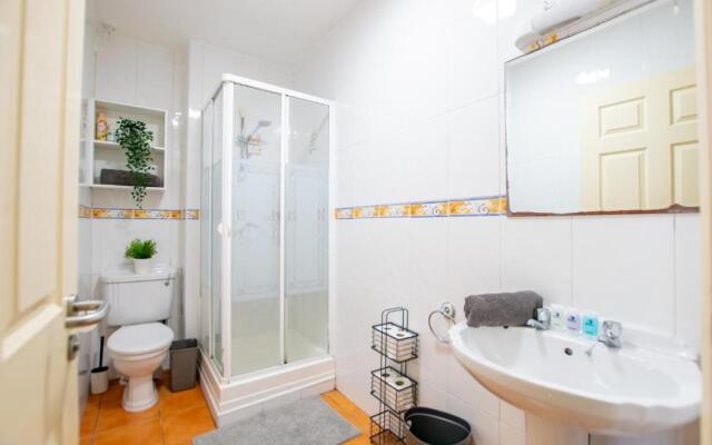 Gort Na Coiribe 4 Bedroom Duplex, by Shortstays