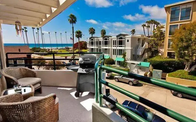 #8132 - La Jolla Shores Penthouse Two-Bedroom Apartment
