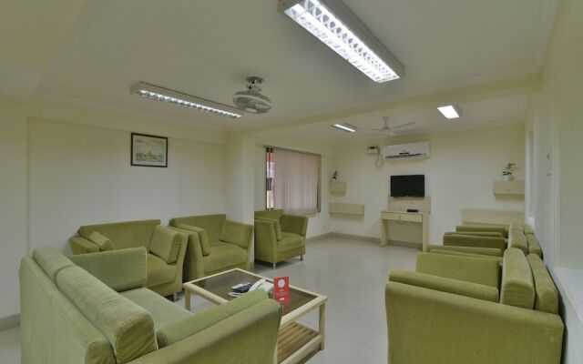 OYO 12993 Pramila Court