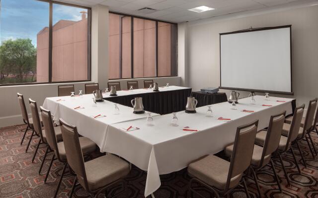 Crowne Plaza Dallas Market Ctr - Love Field by IHG