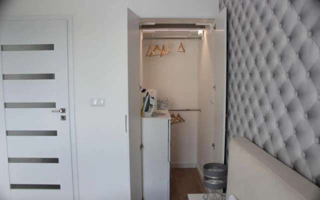 Apartament Wspólna19 (Centrum, garaż podziemny, klimatyzacja )