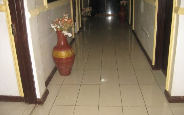 Airport Side Hotel