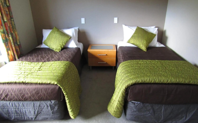 Hotel Lake Brunner
