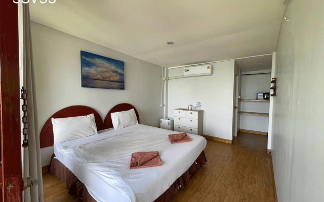Phi Phi Cozy Seafront Resort