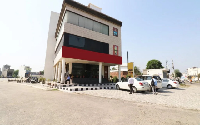 The Classic By OYO Rooms