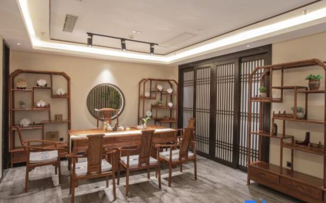 Huacheng·Guanshan Hotel (Guiyang Municipal Government Guanshanhu Park Branch)