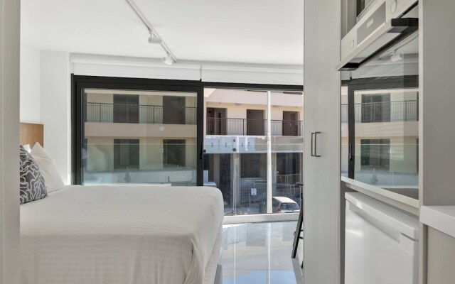 Phaedrus Living: Alkminis Seaview Suites Pantai