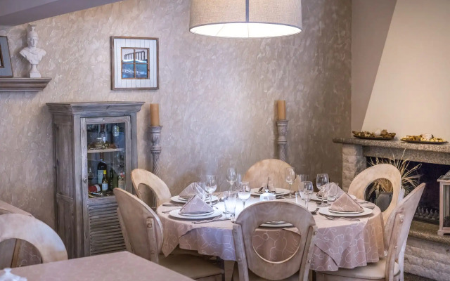 Greek Pride Cronwell Rahoni