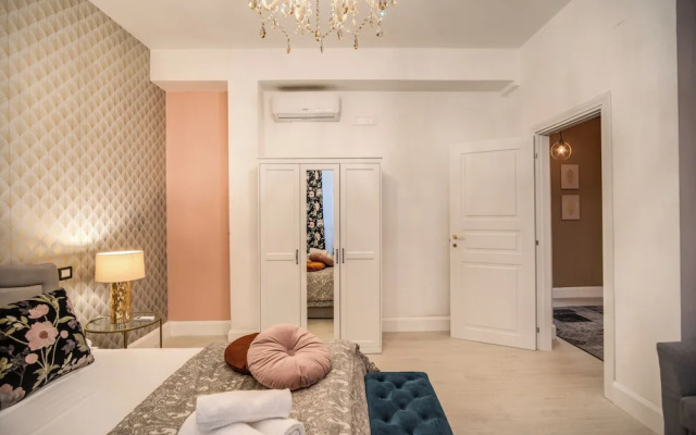 White Mirror  Apartment