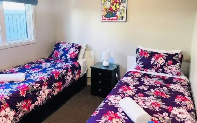 Merivale Court Family Suit(2bedr)-Unit 1