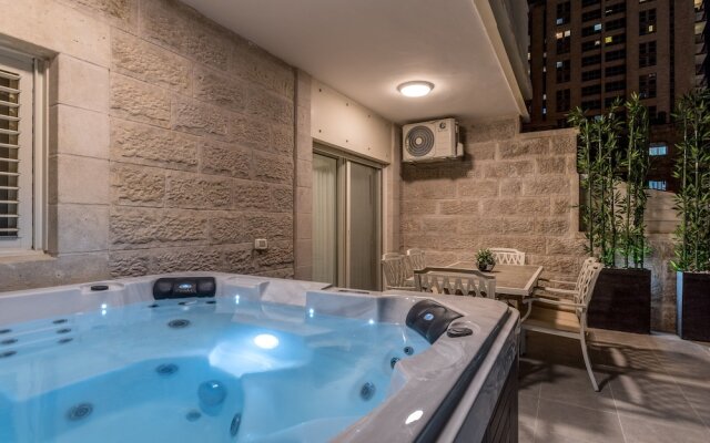One BDR with a Huge Terrace