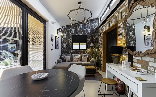 Scarlett Heart Studios in Golders Green