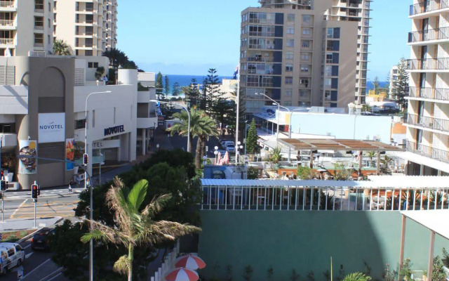 BUNK Surfers Paradise - International Backpacker Hostel