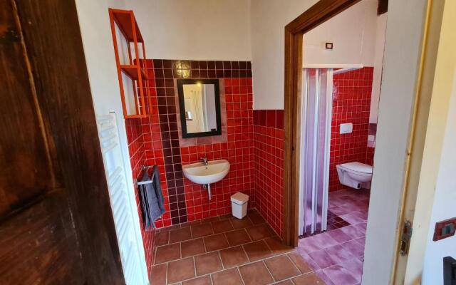 Agriturismo 6 appartamenti 25 posti letto