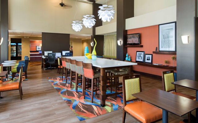 Hampton Inn & Suites Pensacola I-10 N at Univ. Town Plaza