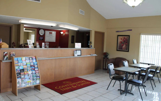 Continental Inn & Suites Nacogdoches TX / SFA  University/Downtown