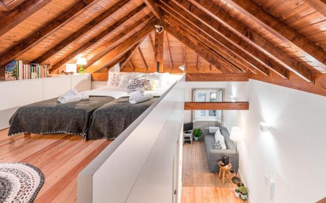 Home in Porto - Cozy 2BR Duplex by LovelyStay